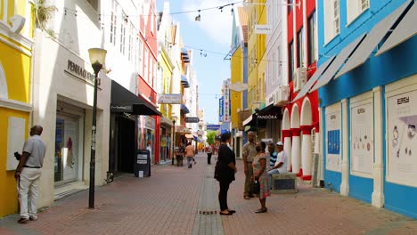The-quaint-and-colorful-shopping-district-of-Punda-in-Willemstad,-on-the-Caribbean-island-of-Curacao