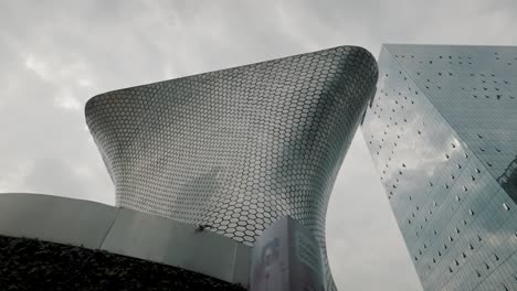 Soumaya-Museum-in-Mexico-City-during-a-cloudy-day---Low-Angle,-Slow-motion