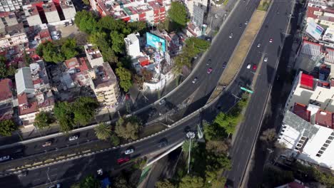 Tiro-Inclinado-Hacia-Abajo-De-La-Colonia-Escandón-Y-El-Cruce-De-Las-Avenidas-Viaducto-Y-Río-Becerra,-Ciudad-De-México