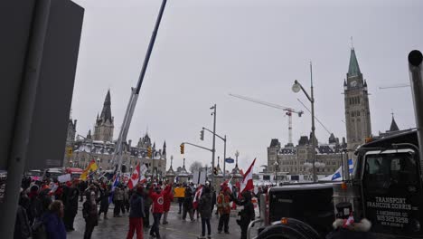 Innenstadt-Von-Ottawa,-Ontario,-Kanada,-Trucker-Protest,-Freiheitskonvoi,-Parlamentshügel-2022,-Covid-19-Befehle,-Anti-Vax-Anti-Masken-Demonstranten