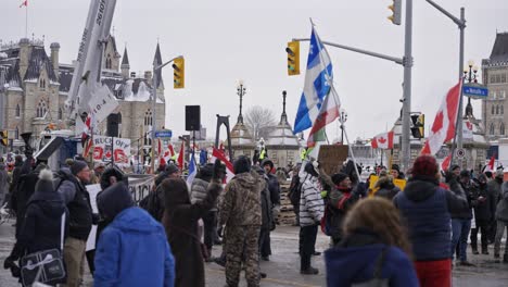 Freiheitskonvoi,-Trucker-Protest,-Ottawa,-Ontario,-Kanada-2022,-Demonstranten,-Anti-Impfstoff,-Anti-Maske,-Covid-19-Auflagen