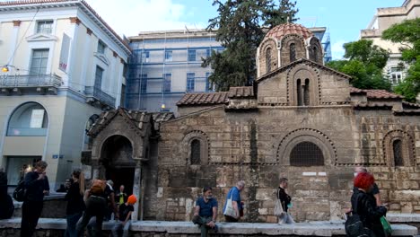 Pan-shot-of-shot-of-Church-of-the-assumption-of-the-virgin-mary,-The-Church-of-Panagia-Kapnikarea-or-just-Kapnikarea-is-a-Greek-Orthodox-church-and-one-of-the-oldest-churches-in-Athens