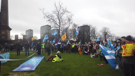 Eine-Menschenmenge,-Die-Sich-Für-Die-Unabhängigkeit-In-Glasgow-Green-Einsetzt