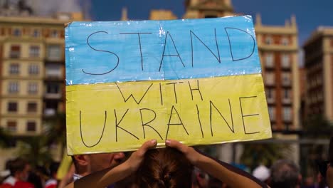 Cartel-De-&quot;apoyar-A-Ucrania&quot;-Durante-Las-Protestas