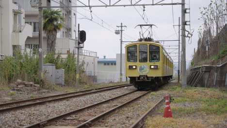 Ohmi-Tetsudo-local-line-arriving-at-Toyosato-Station,-Shiga-Prefecture