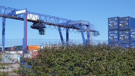 Versandcontainer-Kranlift,-Der-Schwere-Gestapelte-Frachtcontainer-Für-Den-Export-Verlädt