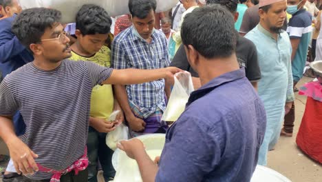 Street-vendors-sell,-Mattha-at-Iftar-market-in-Dhaka,-Bangladesh