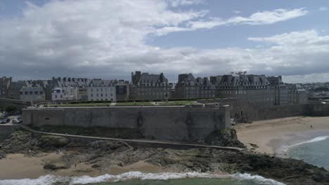 Drohnenaufnahmen-Der-Mauer-Von-Saint-Malo,-Bretagne,-Frankreich