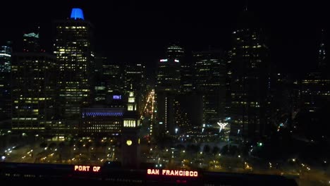 Vista-Aérea-Del-Puerto-Iluminado-De-San-Francisco,-Ee.uu.---Retroceso,-Disparo-De-Drones