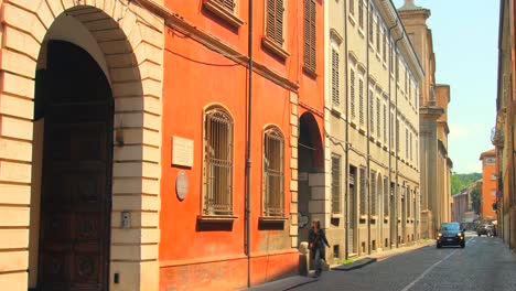 Historische-Straßen,-Architektur,-Gassen,-Gebäude-Und-Stadtzentrum-In-Cesena,-Norditalien