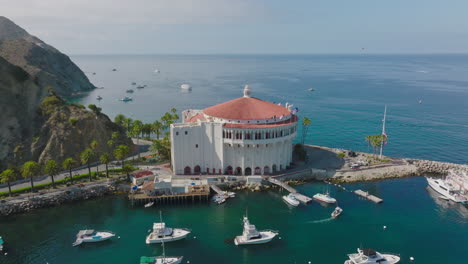 Aerial-Drone-Shot-of-Historic-Casino-on-Catalina-Island,-Town-of-Avalon-from-the-Sky-on-Sunny-California-Day