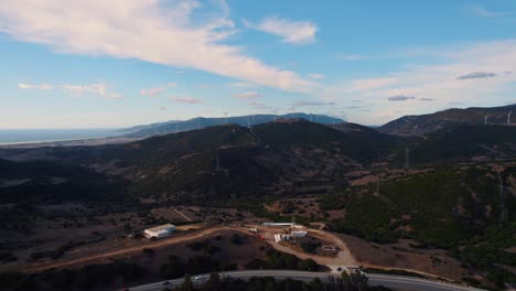 Filmischer-Drohnenflug-Durch-Spanische-Landschaft