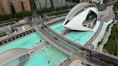 Elegante-Brücke-Von-Pont-De-Montolivet-In-Der-Stadt-Der-Künste-Und-Wissenschaften-In-Valencia,-Spanien