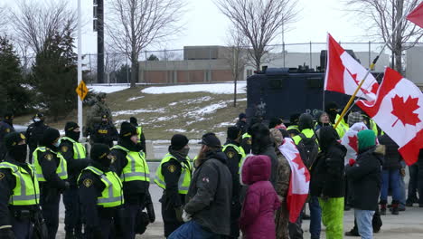 La-Protesta-Pacífica-Mantiene-La-Calma:-Escenas-Del-Convoy-De-La-Libertad-En-Windsor