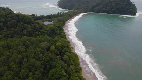 The-gorgeous-coastlines,-beaches-and-lush-vegetation-of-the-Manuel-Antonio-national-park-in-Costa-Rica