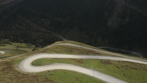 Haarnadelkurven-Am-Gebirgspass-Col-De-Portet,-Pyrenäen-In-Frankreich