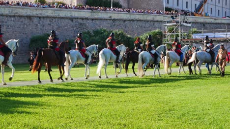 Escuadra-De-Caballos-Rumbo-Al-Show-De-Cartagineses-Y-Romanos