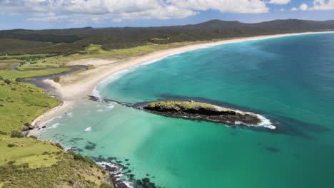 A-beautiful-view-flying-over-one-of-new-Zealand's-beautiful-beaches,-Spirit-Bay