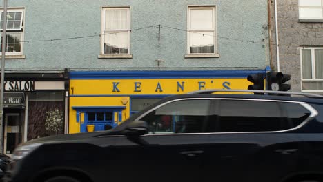 Tienda-De-Keane-En-Gort,-Irlanda