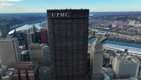 Edificio-Upmc-En-El-Centro-De-Pittsburgh