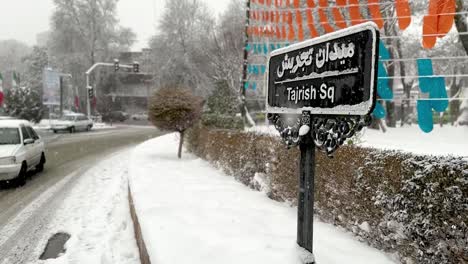 Plaza-Tajrish-Copos-De-Nieve-Nevadas-Transporte-Público-Viaje-Viaje-Al-Norte-De-Irán-En-Teherán-Para-Disfrutar-De-Recreación-De-Invierno-Entretenimiento-Comida-Callejera-Compras-Caminar-En-Bazar-Parques-Palacio-Reino