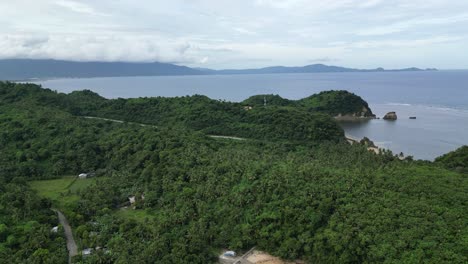 Aerial-Ascent-of-Tropical-Coastline-and-lush-Islands,-Cataduanes,-Philippines