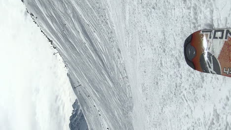 Vertikale-Egoperspektive-Beim-Skifahren-Im-Skigebiet-Avoriaz,-Frankreich