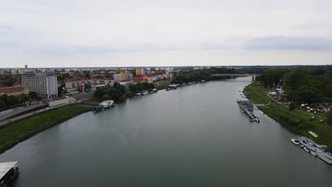 Low-flyover-above-Tisza-River-running-through-Szeged,-Hungary