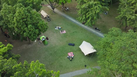 People-enjoying-outdoor-picnic-in-urban-park