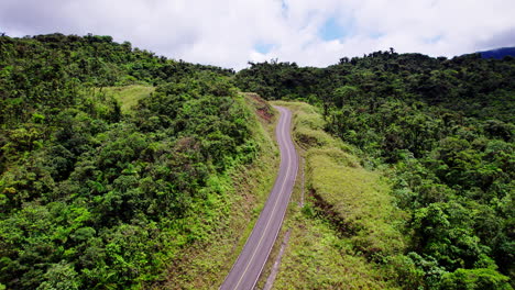 Mountain-roads-in-Santa-Fe-district-in-Veraguas-Province,-Panama,-rain-forest