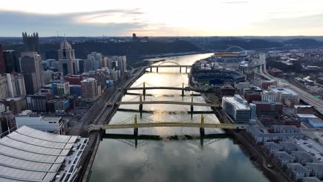 Allegheny-River-in-Pittsburgh,-Pennsylvania-at-sunset