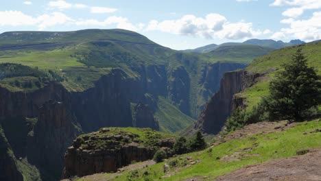 Deep-Maletsunyane-River-gorge-canyon-in-Lesotho-mountains,-Africa