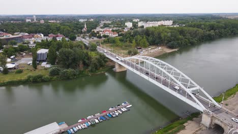 Traffic-crosses-Tisza-River-on-Belvárosi-Bridge,-Szeged,-Hungary