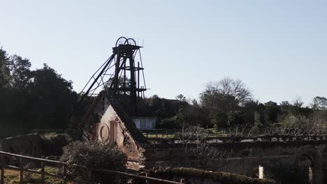The-ghost-town-of-Sao-Domingo-Mine