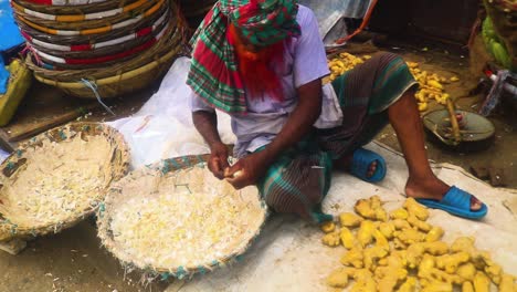 Close-up-footage-shows-ginger-and-garlic-being-prepared-for-the-Asian-market,-with-a-focus-on-the-colorful-and-aromatic-spices