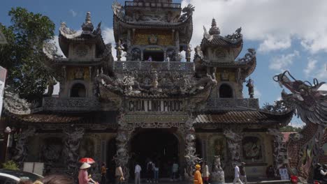 Eine-Wunderschöne-Aussicht-Auf-Die-Linh-Phuoc-Pagode