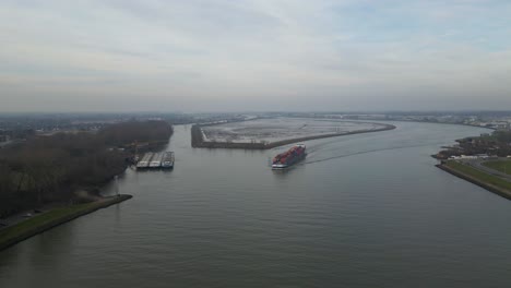 New-Hampshire-ship-navigating-through-the-Dutch-waterways-near-Dordrecht