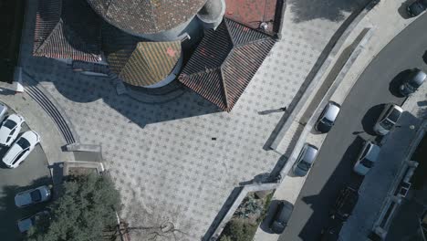 Verkleinern-Sie-Den-Mosaikboden-Mit-Den-Historischen-Sternen-Auf-Dem-Kapellenplatz-In-Lissabon,-Portugal
