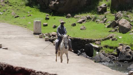 Lesotho-Africa-mountain-kingdom:-Horses-still-used-for-transportation