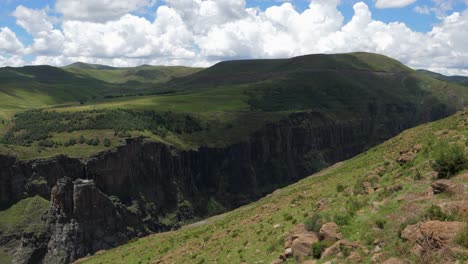 Peaceful-view-downstream:-Maletsunyane-River-canyon-in-Lesotho,-Africa