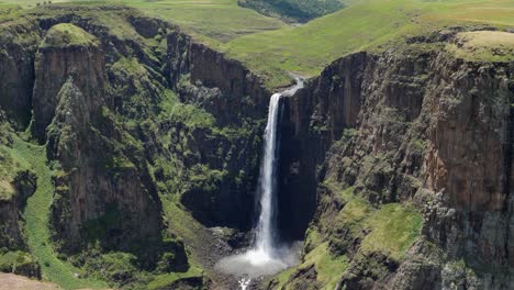 Maletsunyane-river-plunges-off-plateau-into-canyon-with-dramatic-basalt-rock-cliffs