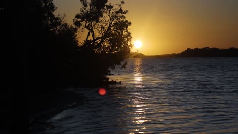 Ein-Sonnenuntergang-über-Einem-See-In-Der-Gippsland-Seenregion-In-Victoria,-Australien