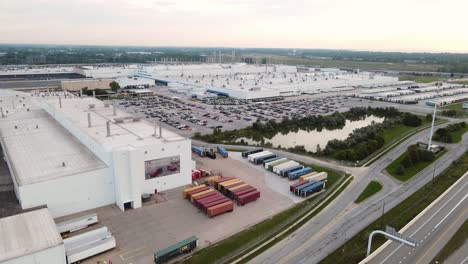 Massive-Jeep-Assembly-plant-on-a-nice-day-in-Toledo,-Ohio,-Aerial-forwarding-shot