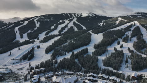 Aerial-drone-panning-shot-of-the-ski-slopes-on-the-Copper-mountain-on-a-winter-day