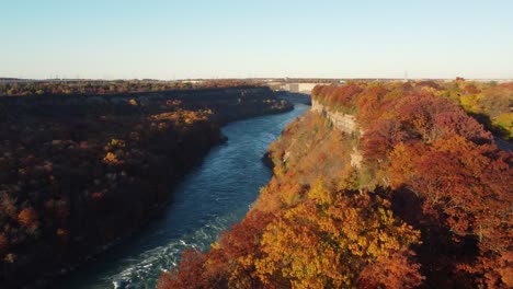 Epic-shot-of-Niagara-Glen-in-Ontario-during-the-Autumn-Season