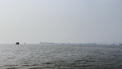 Una-Vista-Del-Mar-árabe-Tranquilo-Por-El-Puerto-De-Mumbai