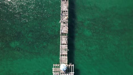 A-top-down-view-of-a-wooden-pier-in-Fort-Lauderdale,-Florida-on-a-sunny-day