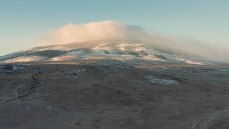 Hyperlapse-of-remote-desert-mountaintop-with-fog-moving-over-summit