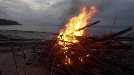 Lagerfeuer-Am-Strand