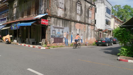 Frau-Auf-Dem-Fahrrad,-Die-Thailand-Erkundet